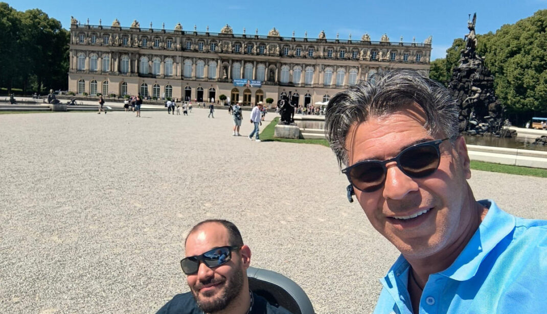 Ein königlicher und barrierefreier Tagesausflug: Mit Ersen und Musti zum Schloss Herrenchiemsee