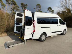 Ford Transit lang, barrierefrei und rollstuhlgerecht