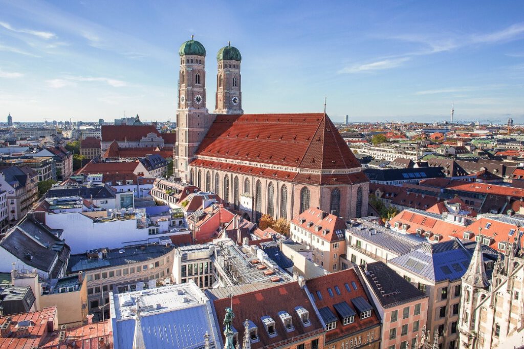 Panoramaaufnahme von Frauenkirche vom Rathaus fotografiert