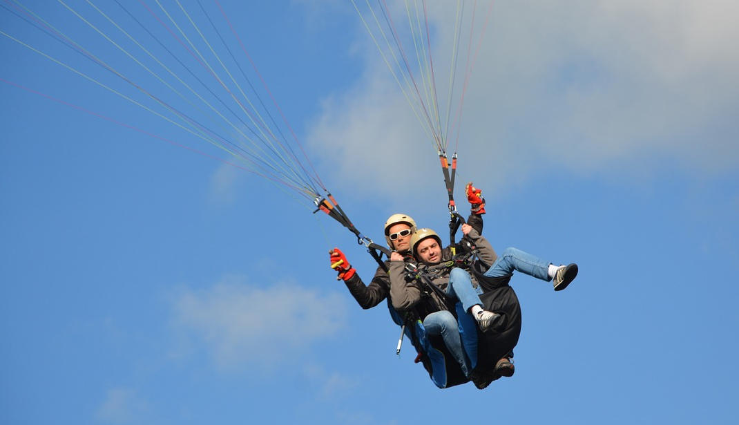 Tandem-Gleitschîrmfliegen für Menschen mit Handicap