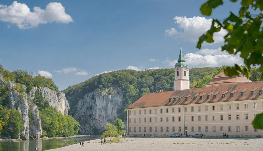 Daytrip to the city of Kelheim and river Danube