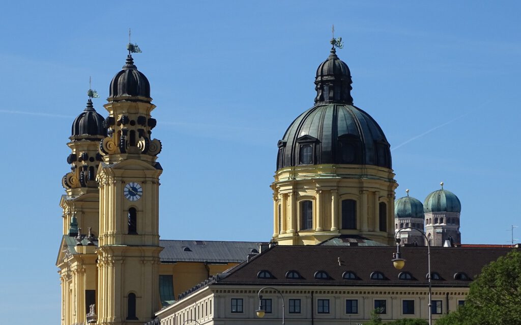 Theatinerkirche mit Tambourkuppel