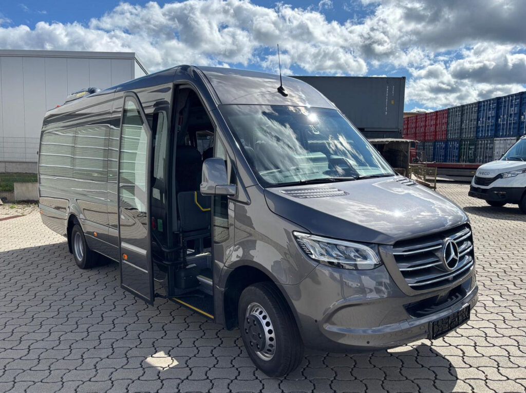 21-Seater Minibus in Munich